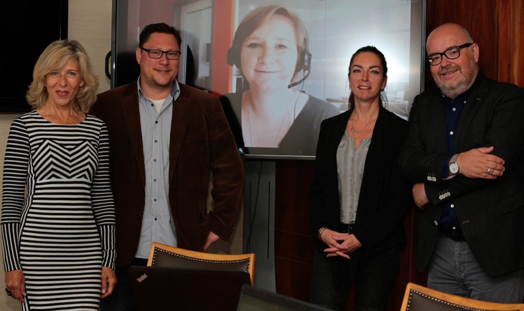 Internet-Jury, v.l.n.r. Dr. Dagmar Gaßdorf (Vorstand ESP), Felix Neubüser (Geschäftsfleiter ka-news), Franziska Bluhm (Leiterin Digitale Vernetzung Verlagsgruppe Handelsblatt), Christin Martens (Chefredakteurin Business Insider Deutschland), Martin Wacker (Geschäftsführer Karlsruhe Event GmbH)